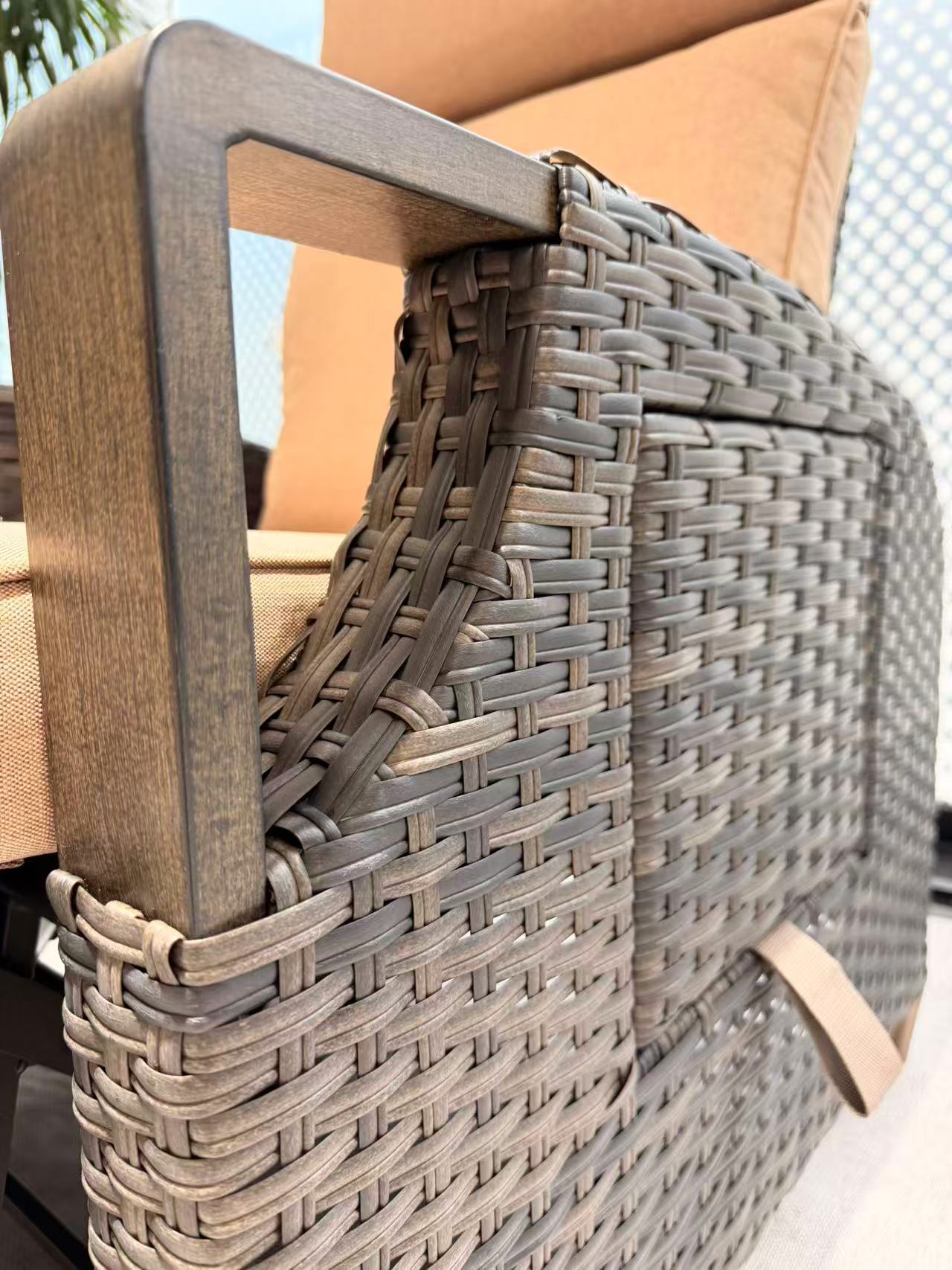 VELSCAPE Patio Chair - Outdoor Wicker Recliner Chair with Adjustable Backrest & Footrest