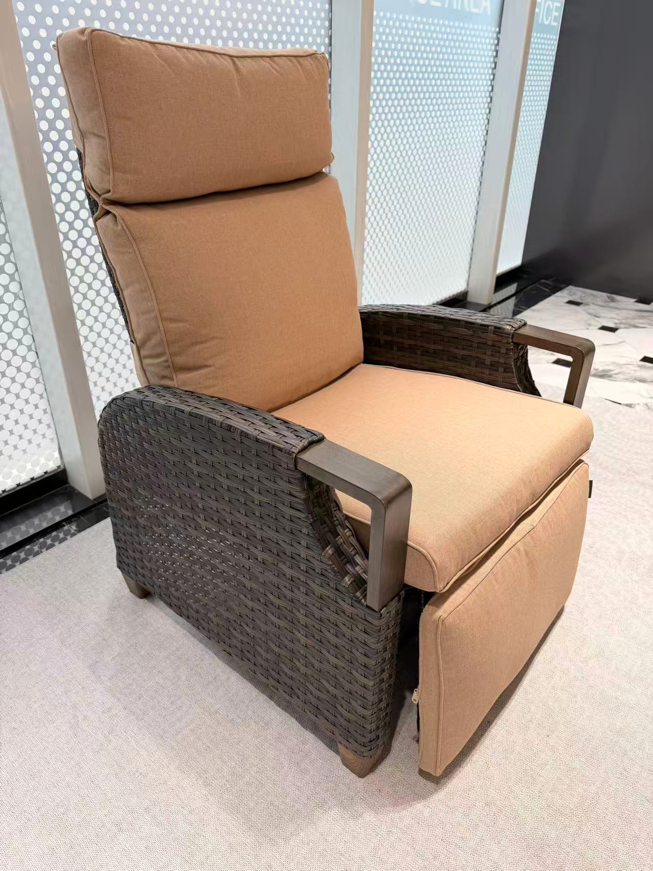 VELSCAPE Patio Chair - Outdoor Wicker Recliner Chair with Adjustable Backrest & Footrest